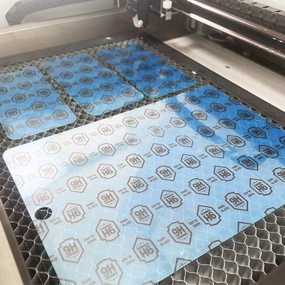 Samsung Laser Sticker Cutter 200W CO2 Daqin Laser Cutting Machine Mobile آلة الزجاج المقسى