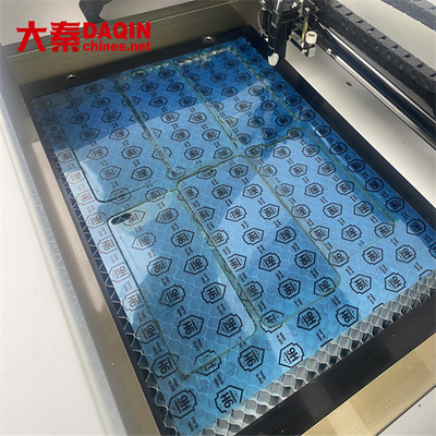 700W من الزجاج المقسى يموت القاطع للملصقات 3D Daqin موبايل الليزر آلة