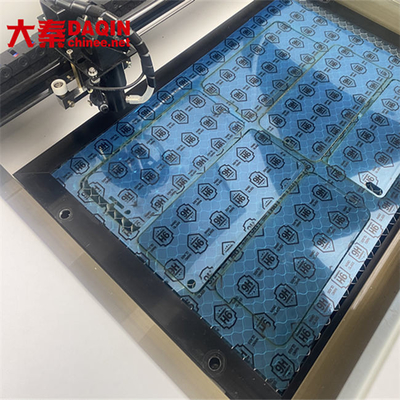 700W من الزجاج المقسى يموت القاطع للملصقات 3D Daqin موبايل الليزر آلة