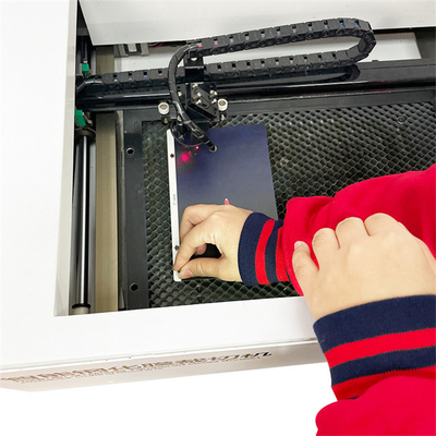 محمية شاشة الهاتف المحمول / الجهاز اللوحي TPU Nano Glass Film Laser Cutter الآلي